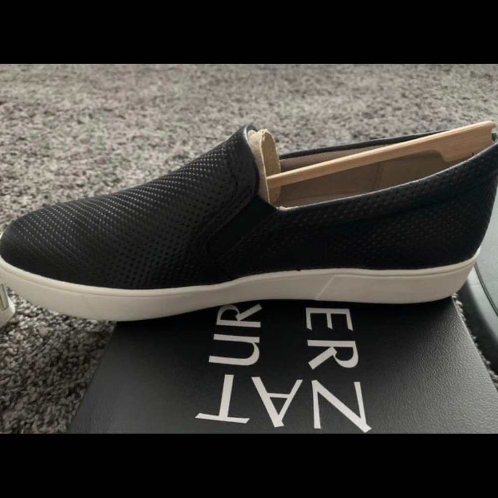 Naturalizer black leather slip on a new in box